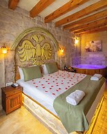 Bayar Cave Suites