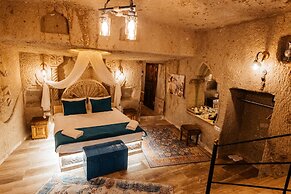 Bayar Cave Suites