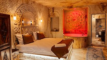 Bayar Cave Suites