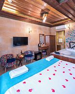 Bayar Cave Suites
