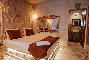 Bayar Cave Suites