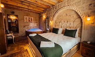 Bayar Cave Suites