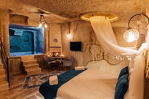 Bayar Cave Suites