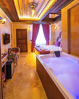Bayar Cave Suites