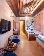 Bayar Cave Suites