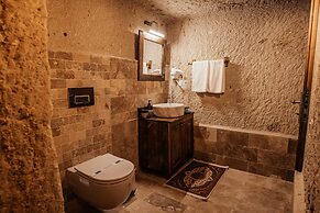 Bayar Cave Suites