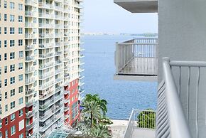 Great Condo at Brickell FreeParking Pool