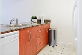 Great Condo at Brickell FreeParking Pool