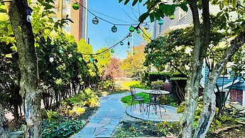 Ginkgo House on Harvard