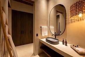 Makani Luxury Wanderlust