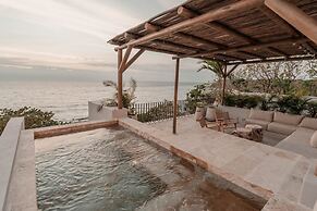 Makani Luxury Wanderlust