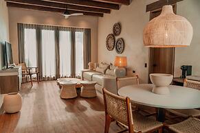 Makani Luxury Wanderlust