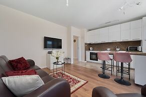 Opoczynska Apartment by Renters