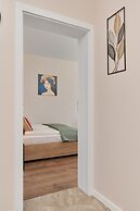 Opoczynska Apartment by Renters