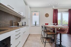 Opoczynska Apartment by Renters