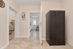 Opoczynska Apartment by Renters