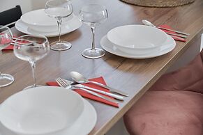 Opoczynska Apartment by Renters