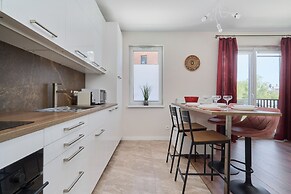 Opoczynska Apartment by Renters