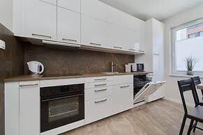 Opoczynska Apartment by Renters