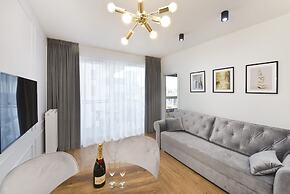 Bastion Wałowa by Q4Apartments