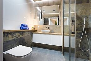 Bastion Wałowa by Q4Apartments