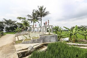 OYO Homes 91151 Desa Wisata Kreatif Perdamaian Srumbung Gunung