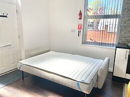 Kunda House Church Rd