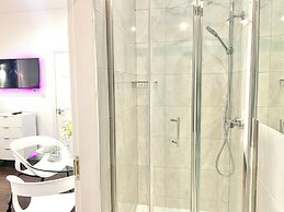 Kunda House Church Rd