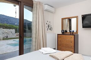 Heliopetra Lux Villa with private Pool
