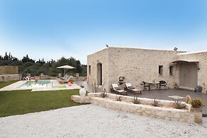 Heliopetra Lux Villa with private Pool