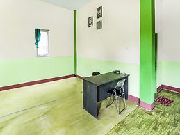 OYO 90825 Hotel Lizha 2