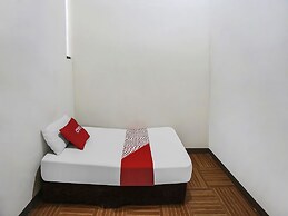 OYO 90825 Hotel Lizha 2