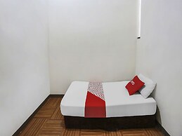 OYO 90825 Hotel Lizha 2