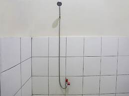 OYO 90825 Hotel Lizha 2