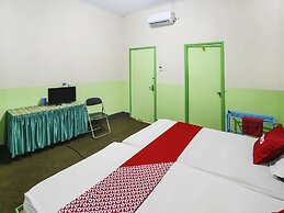 OYO 90825 Hotel Lizha 2