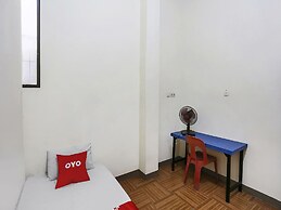 OYO 90825 Hotel Lizha 2