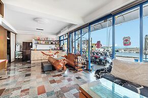 Sea Month Bed and Breakfast