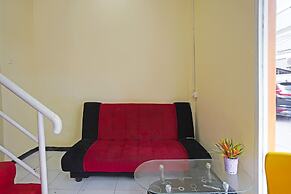 OYO Life 91727 Luxury Homestay Sidoarjo