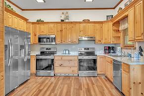 Heavenly Views - Amazing Mountain Views 8 Bedroom Cabin by Heavenly Vi