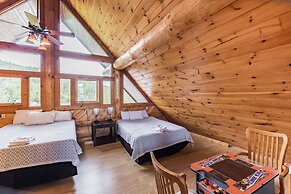 Sky Views - Panoramic Views 2 Bedroom Cabin by RedAwning