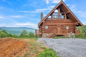 Sky Views - Panoramic Views 2 Bedroom Cabin by Heavenly Views Resort