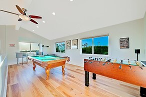 1185 Tamarack 4 Bedroom Home by RedAwning