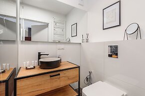 Sun Towers Lux by Renters Prestige