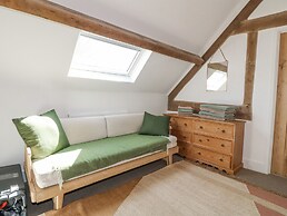Lakeside Lodge
