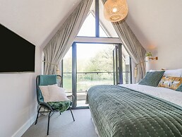 Lakeside Lodge