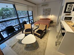 Deaf Twins 2B Botanico Super Calido