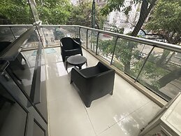 Deaf Twins 2B Botanico Super Calido