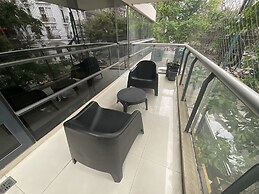 Deaf Twins 2B Botanico Super Calido