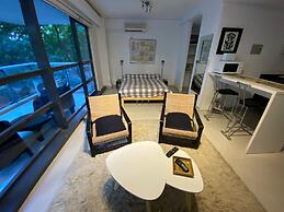 Deaf Twins 2B Botanico Super Calido