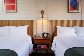 The Sierra Motel